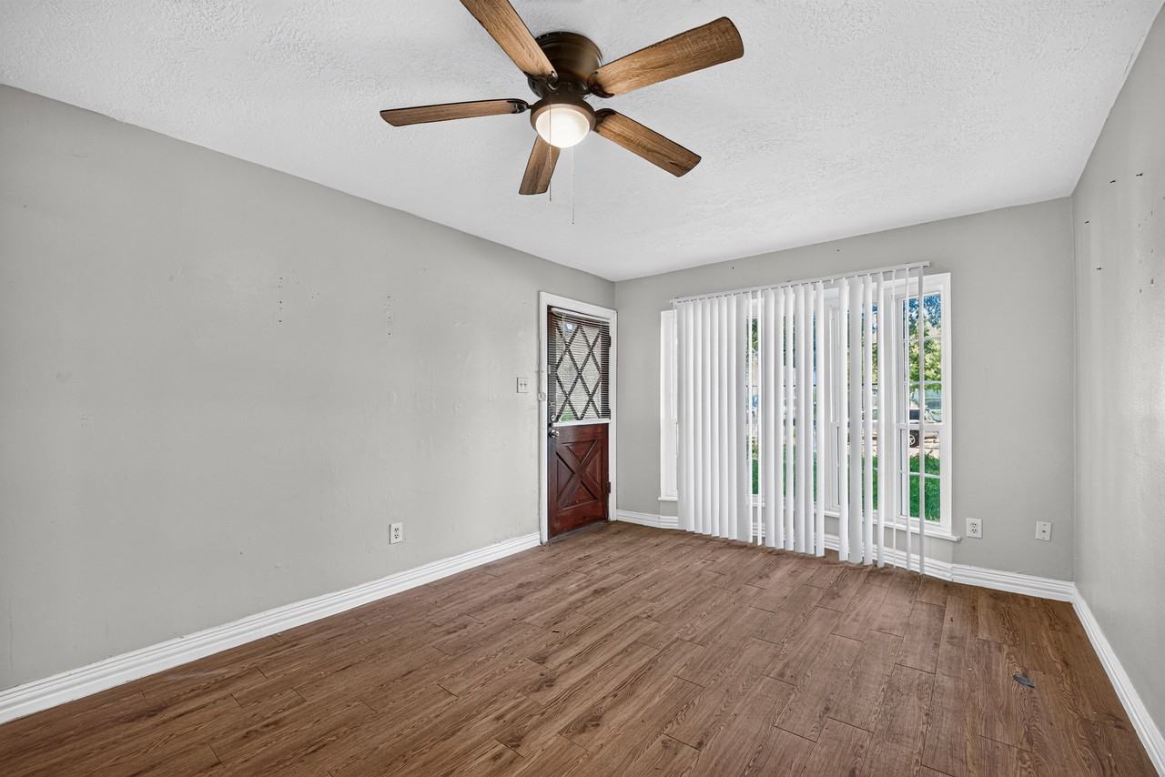 15322 Tonya Dr - Photo 4 of 24