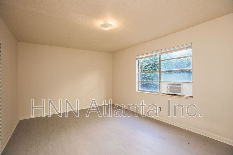 1171 Woodland Ave Ne #2 - Photo 4 of 6