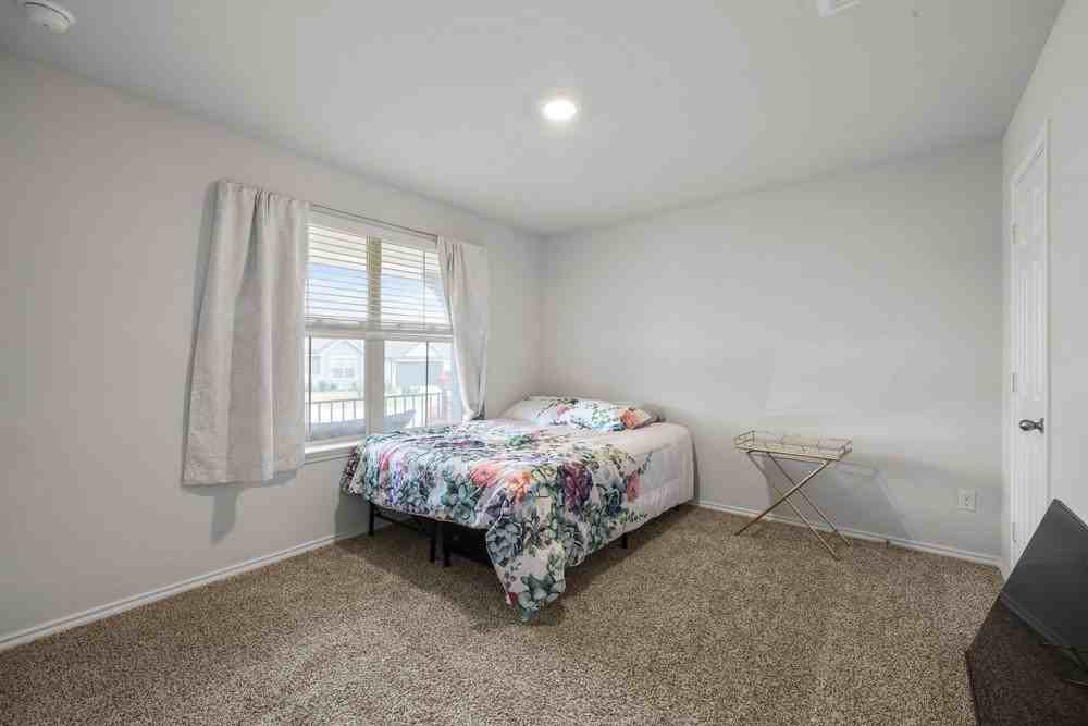 1422 Piedmont St - Photo 5 of 43