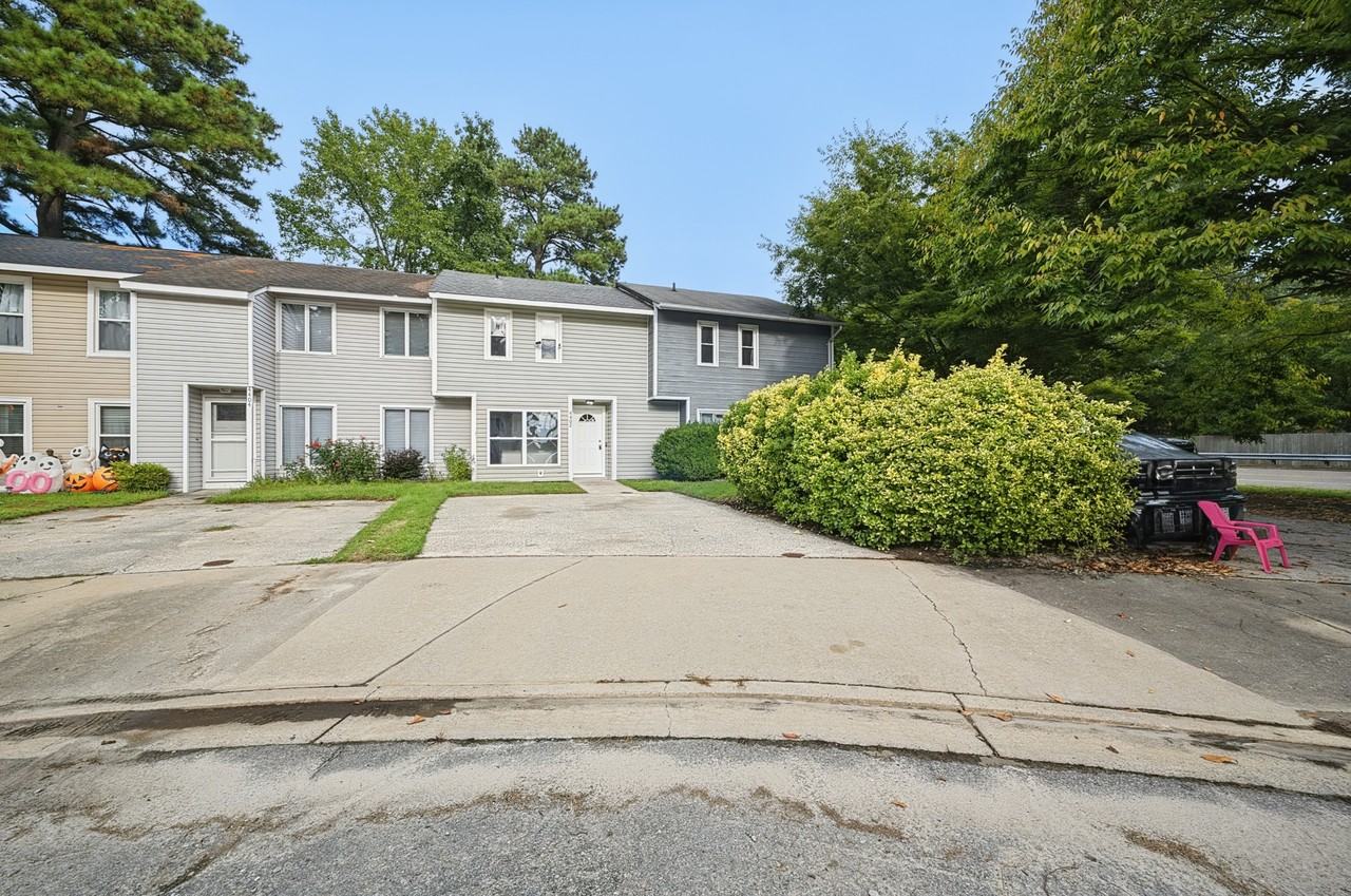 4402 Dartmoor Ct - Photo 2 of 39