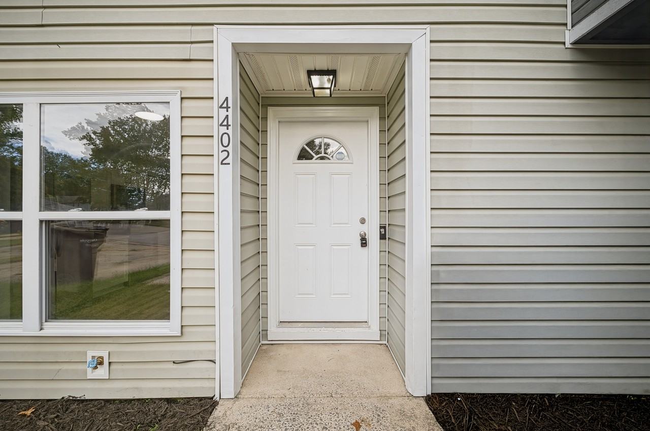 4402 Dartmoor Ct - Photo 6 of 39