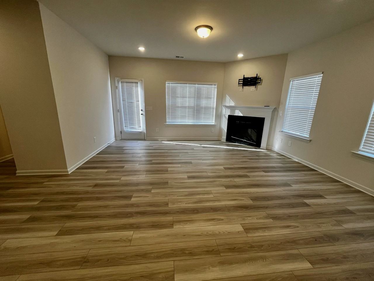 202 Bastian Dr - Photo 5 of 19