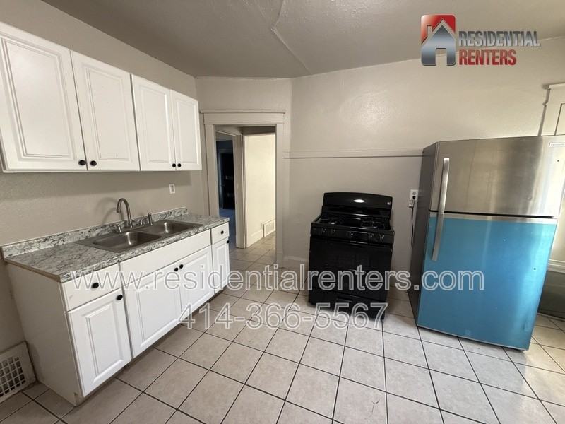 2747 N 49th St - Photo 3 of 11