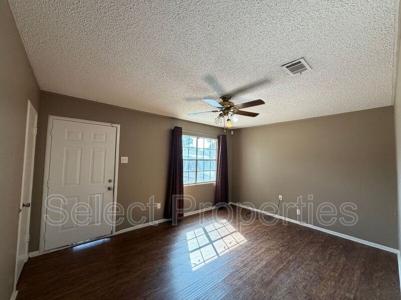 3512 Race St - Photo 2 of 10