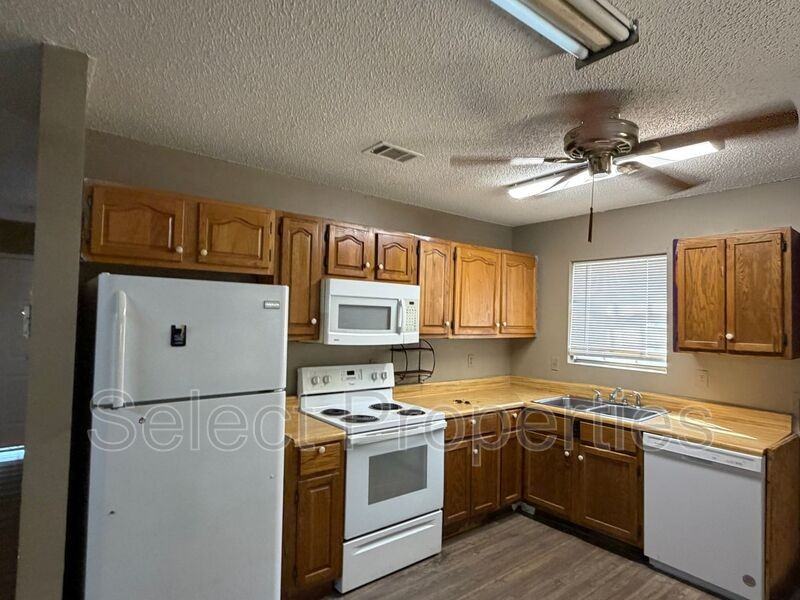 3512 Race St - Photo 3 of 10
