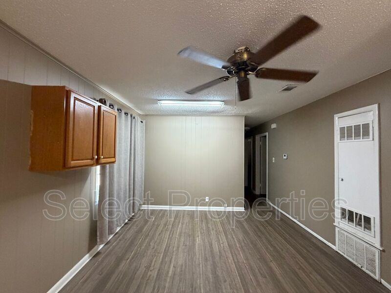 3512 Race St - Photo 4 of 10