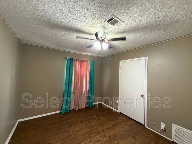 3512 Race St - Photo 6 of 10