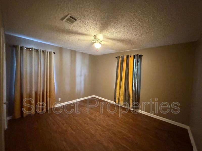 3512 Race St - Photo 7 of 10