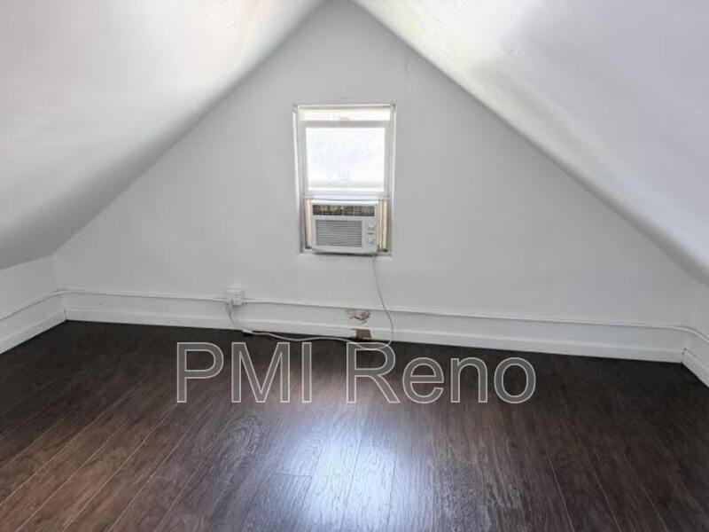 46 W 10th St - Photo 6 of 34