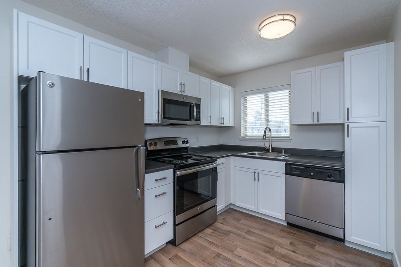 Uptown 7 Apartments - Photo 6 of 43