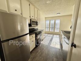 featured image of 905 Lakeside Dr #4
