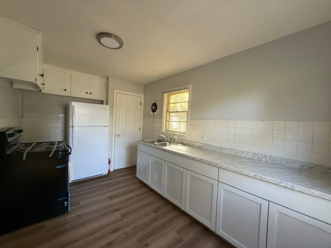 707 Royal Ave - Photo 5 of 14