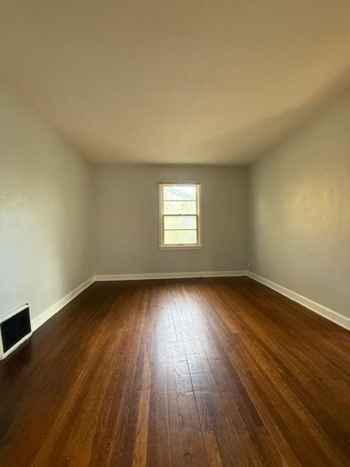 707 Royal Ave - Photo 7 of 14