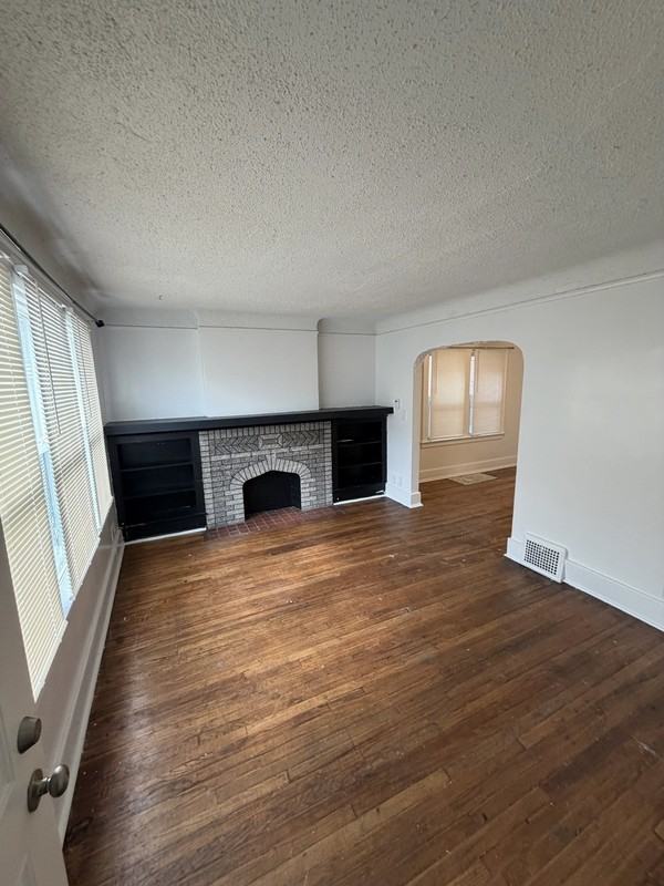 4240 Waverly St - Photo 2 of 7
