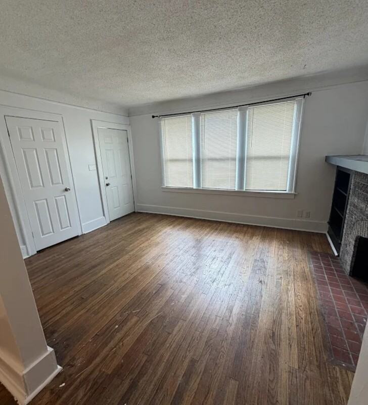4240 Waverly St - Photo 4 of 7