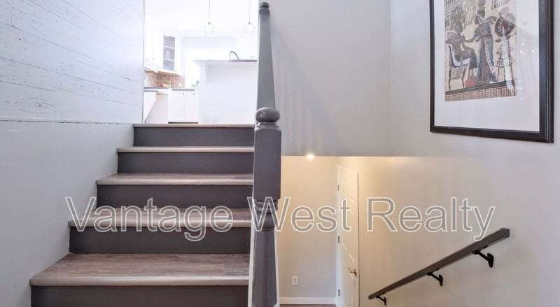 3219A Stonegate Crt - Photo 2 of 24