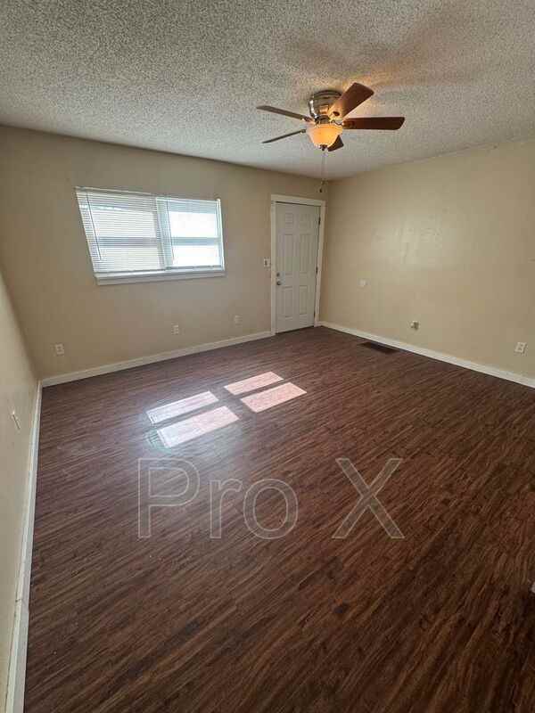 1116 S Elm C - Photo 3 of 10