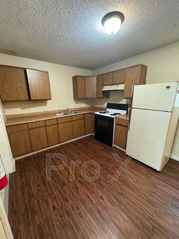 1116 S Elm C - Photo 4 of 10