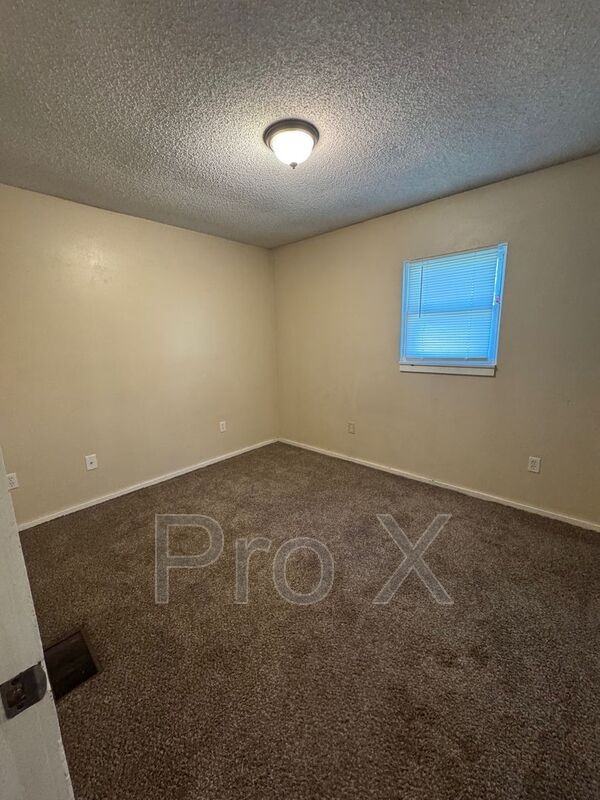 1116 S Elm C - Photo 5 of 10