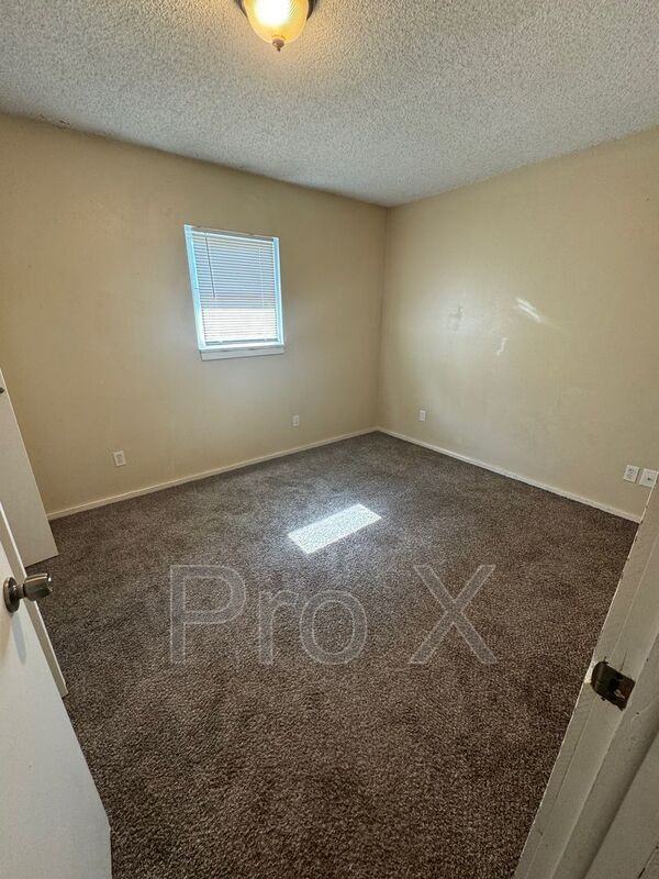 1116 S Elm C - Photo 7 of 10