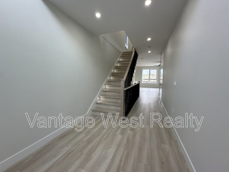 3745 Astoria Dr - Photo 3 of 35