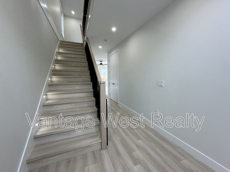 3745 Astoria Dr - Photo 4 of 35