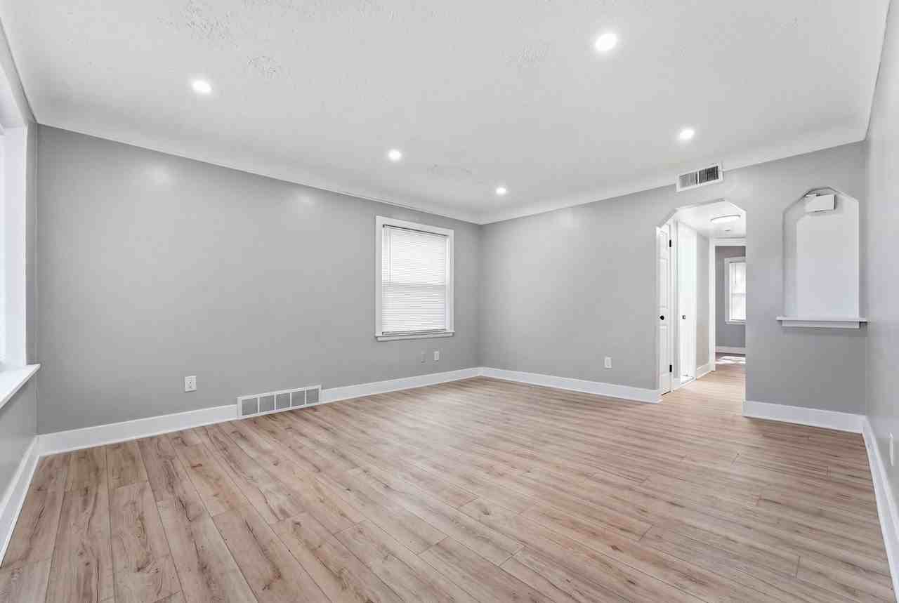 13741 W 10 Mile Rd - Photo 7 of 18