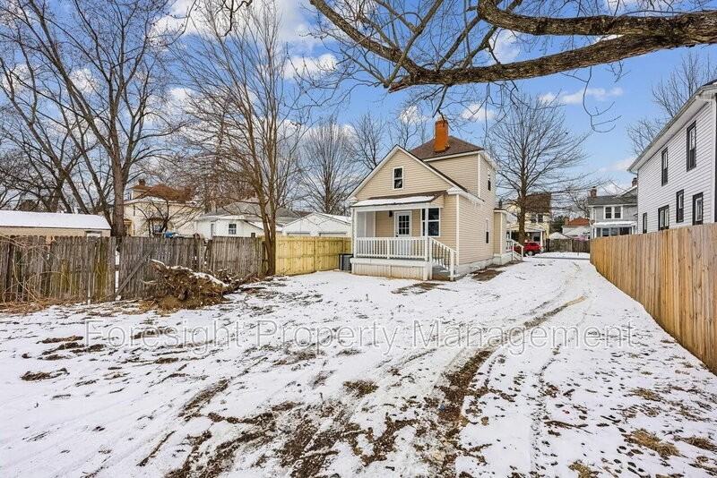 1571 Arlington Ave - Photo 2 of 19