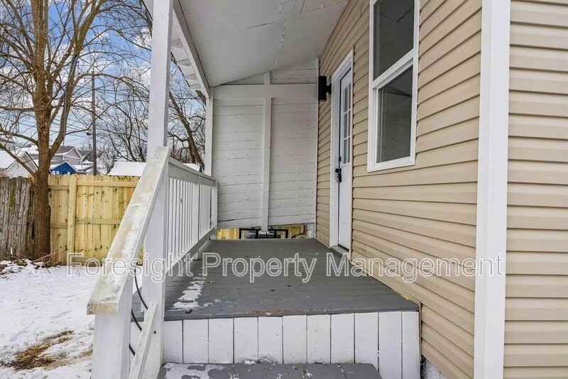 1571 Arlington Ave - Photo 4 of 19