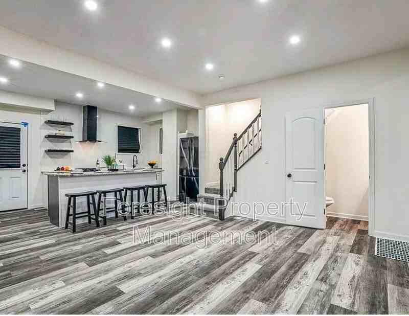 410 S Central Ave - Photo 5 of 18