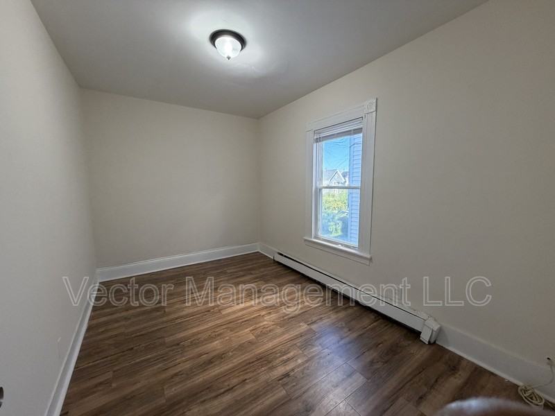 543 Arctic St - Photo 4 of 14