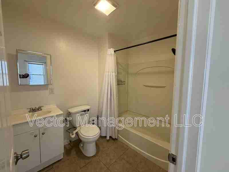 543 Arctic St - Photo 5 of 14