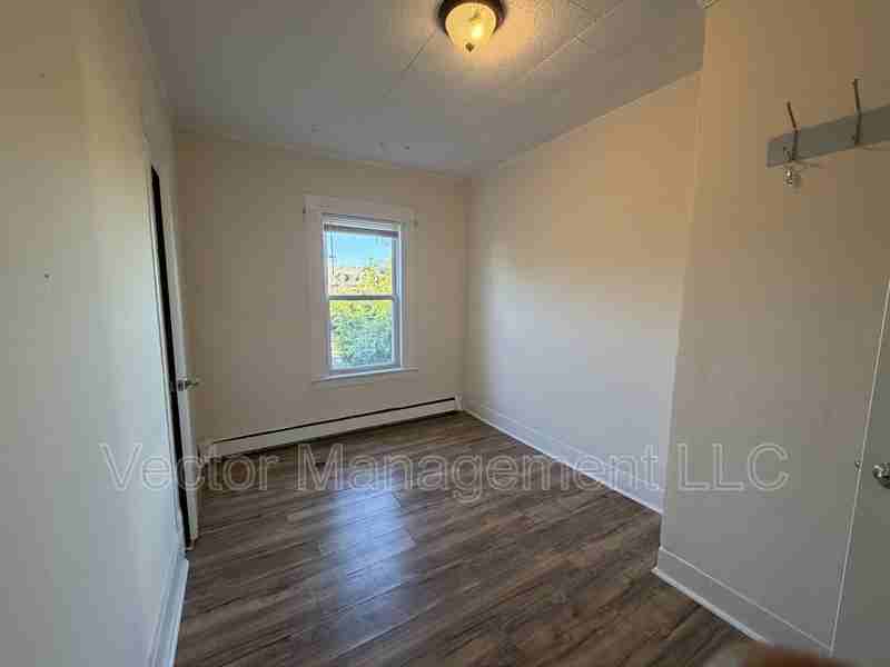 543 Arctic St - Photo 6 of 14
