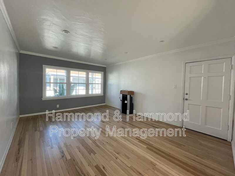 11685 Chandler Blvd - Photo 3 of 19
