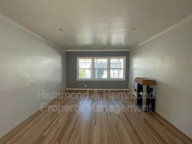 11685 Chandler Blvd - Photo 4 of 19