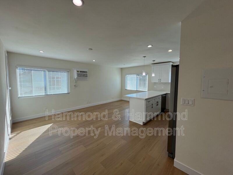 14628 Delano St #7 - Photo 2 of 12