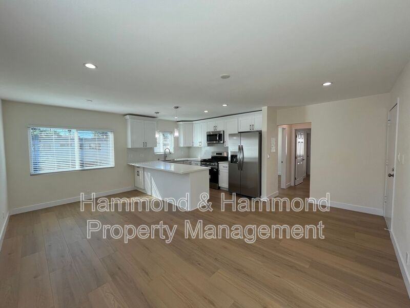 14628 Delano St #7 - Photo 3 of 12
