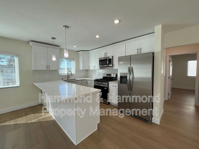 14628 Delano St #7 - Photo 4 of 12