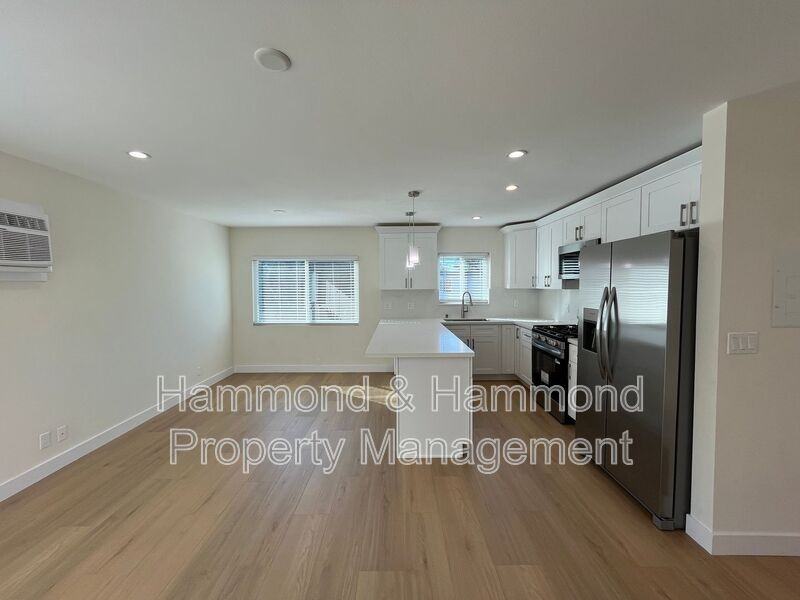14628 Delano St #7 - Photo 5 of 12