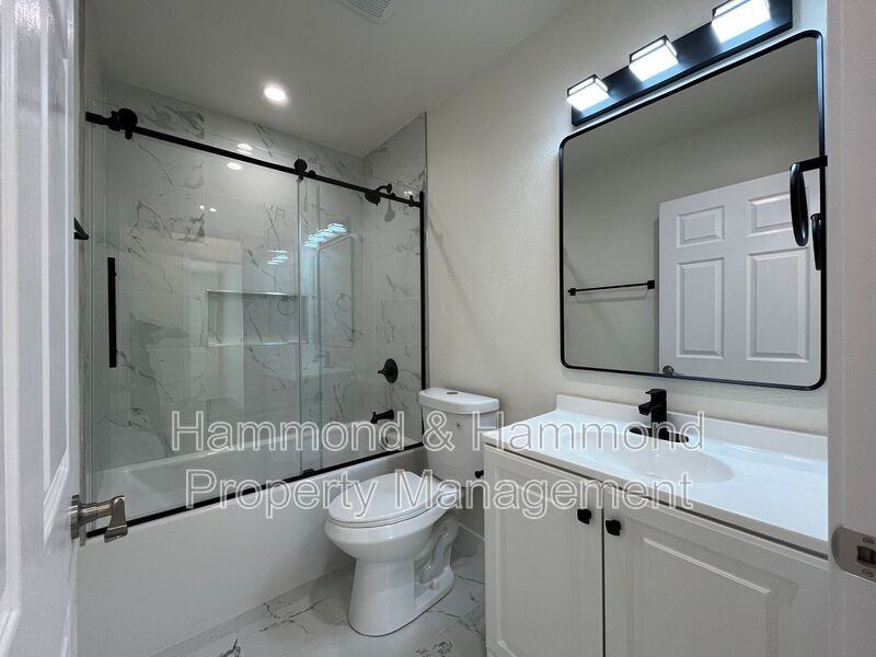 14628 Delano St #7 - Photo 6 of 12