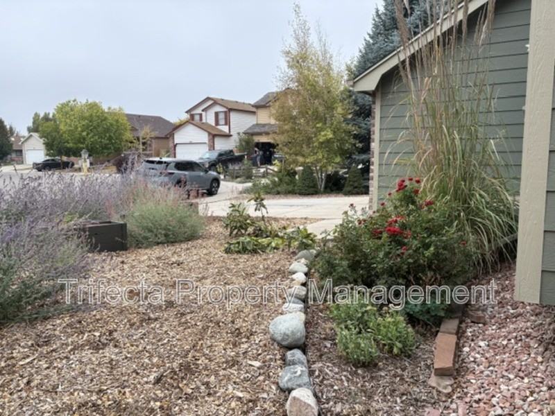 1898 Winchester Ct - Photo 2 of 31