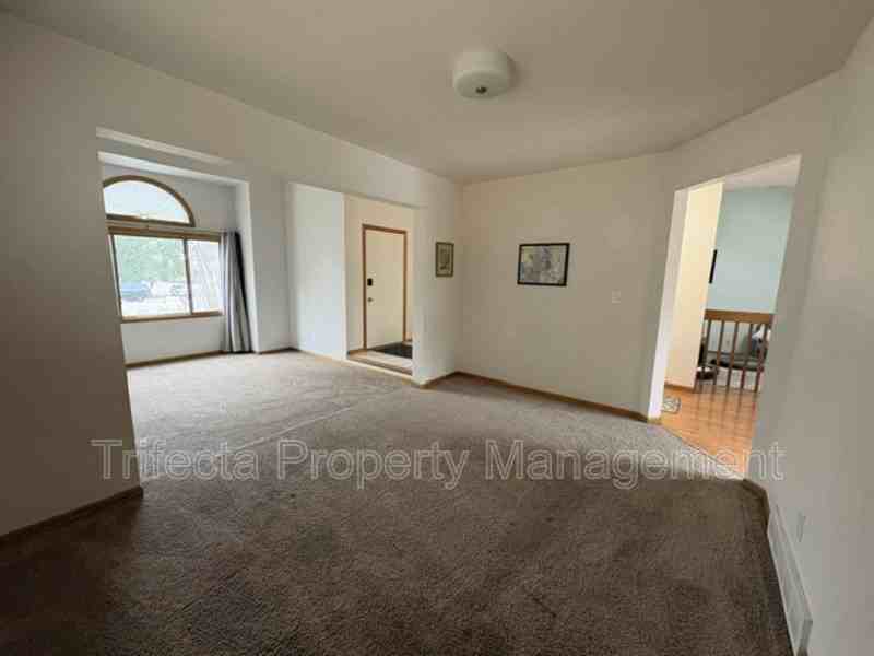 1898 Winchester Ct - Photo 6 of 31