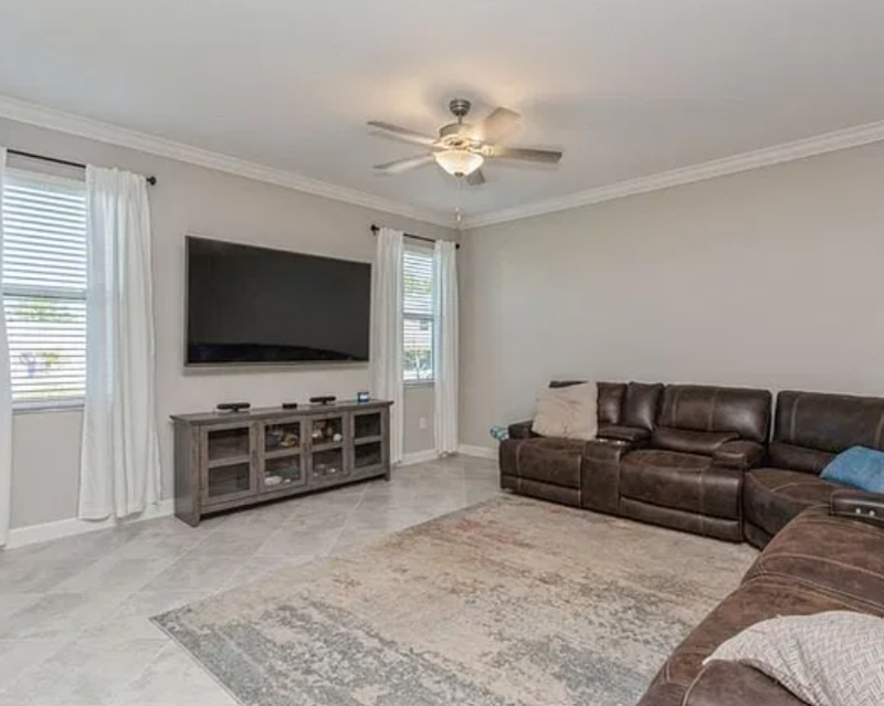 1591 Roseville St - Photo 5 of 16
