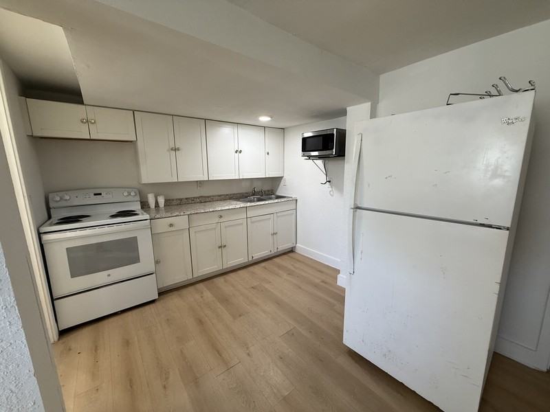 1425 Tamiami Trl - Photo 4 of 8