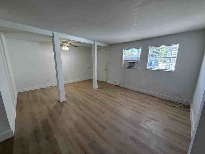 1425 Tamiami Trl - Photo 5 of 8
