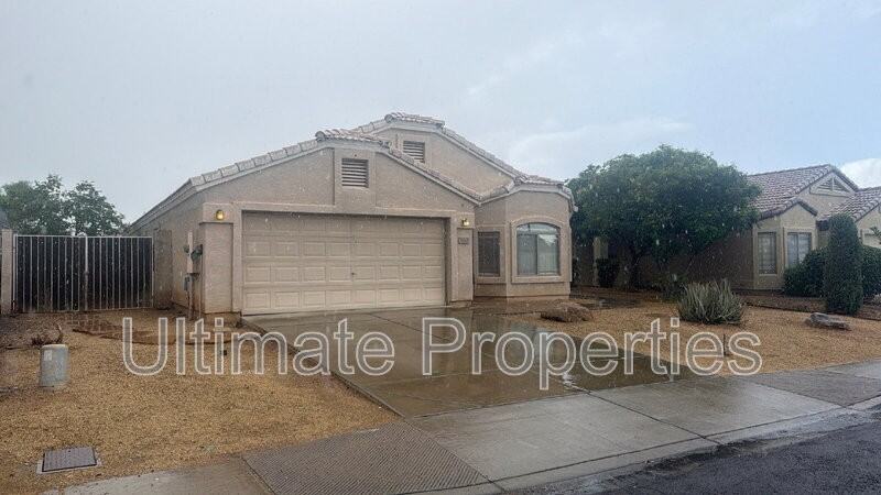 7145 W Maryland Ave - Photo 2 of 24