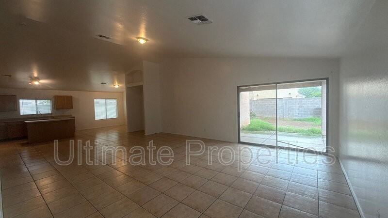 7145 W Maryland Ave - Photo 7 of 24