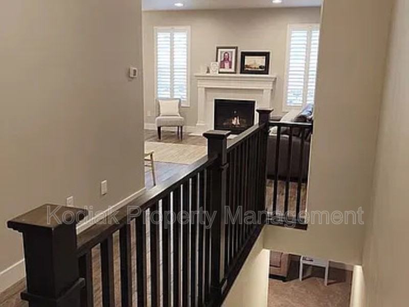 1872 N Frost Dr - Photo 5 of 33