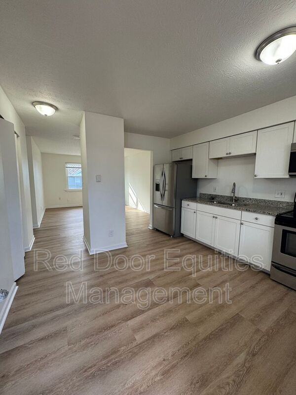 129 W Walnut St #N