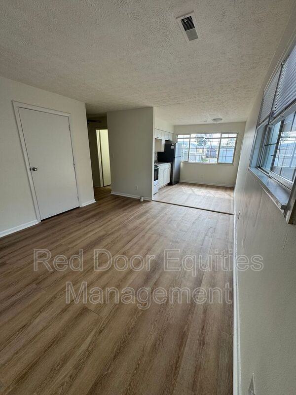 117 W Walnut St #2A - Photo 4 of 11